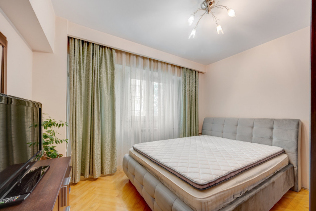 Apartament spațios, decomandat, bloc 1996, Calea Călăraș