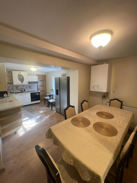 Casă individuală 200 mp, teren 4.5 ari, zona Vasile Alecsa