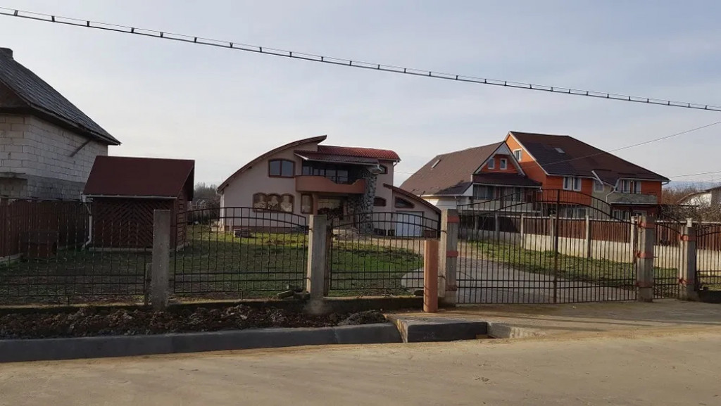 Casă semifinisată | Lăpușel – 23 ari teren | Ideală p