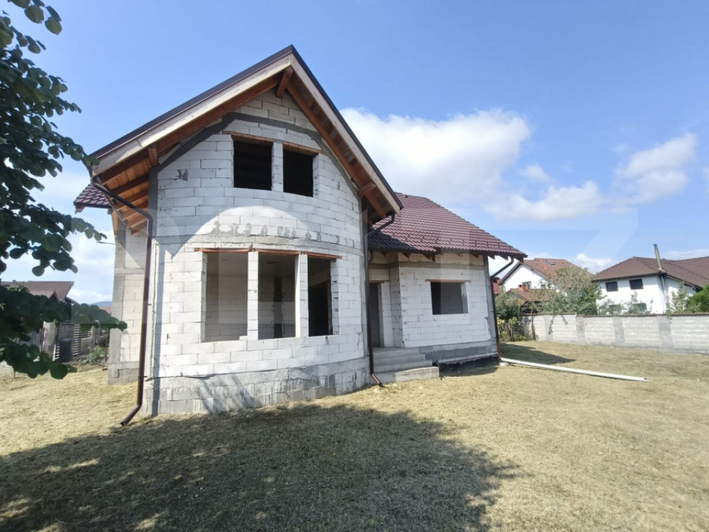 Casă la roșu 182 mp utili – 4 dormitoare + teren 438 mp,