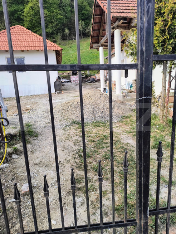 Casă de vânzare la roșu,500 mp utili potențial Unic, loc