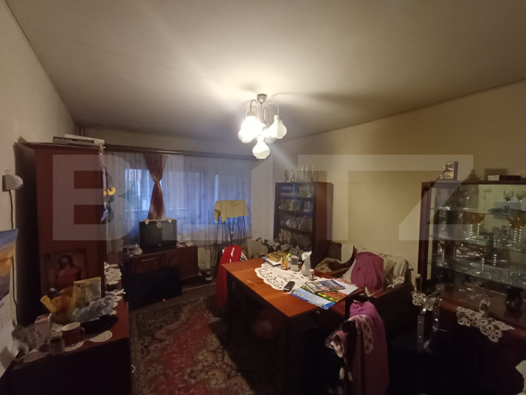Apartament de vanzare, 3 camere, 70 mp, zona Samboteanu