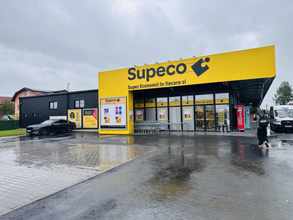 Centru comercial 1200 mp , 4000 mp parcare , ideal investiti