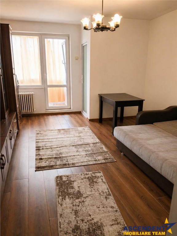 Garsoniera de inchiriat cu balcon, Tractorul, Brasov