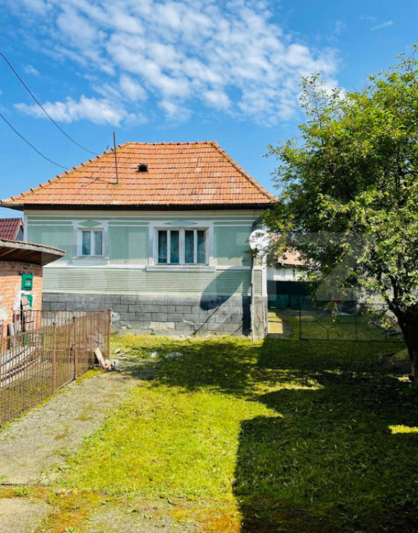 Casa cu 2 camere, 141 mp, 690 mp teren, Petrestii de Mijloc