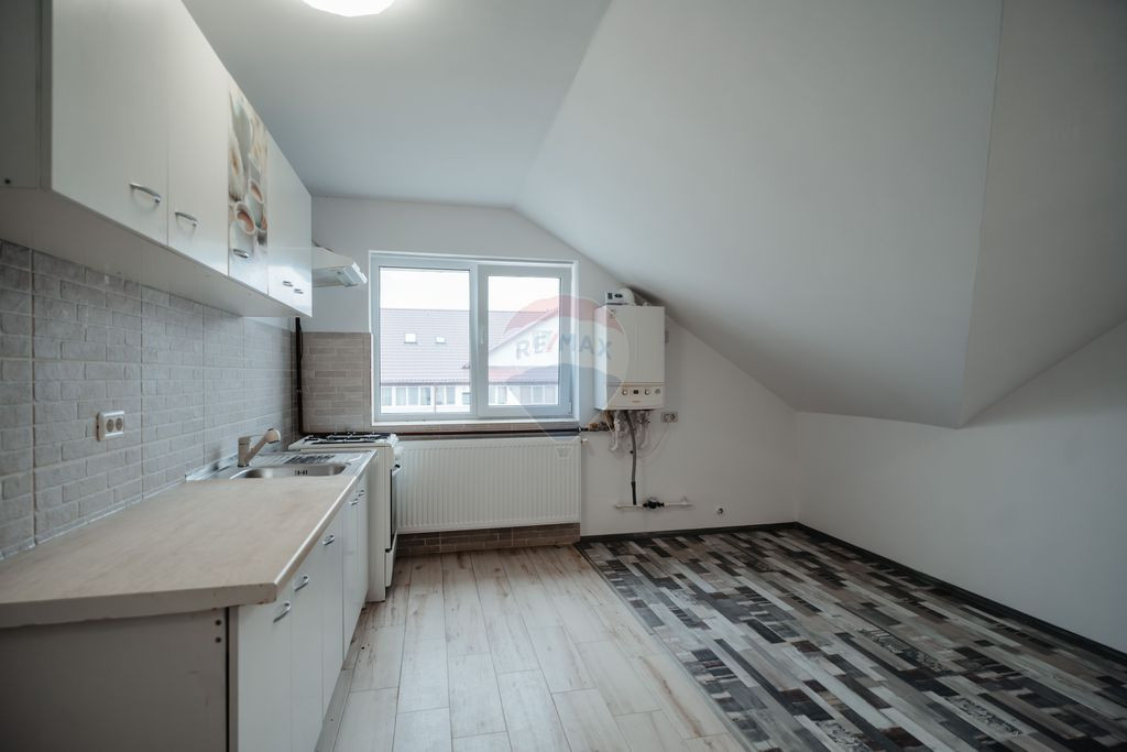 Apartament cu 3 camere de vânzare în zona Burdujeni
