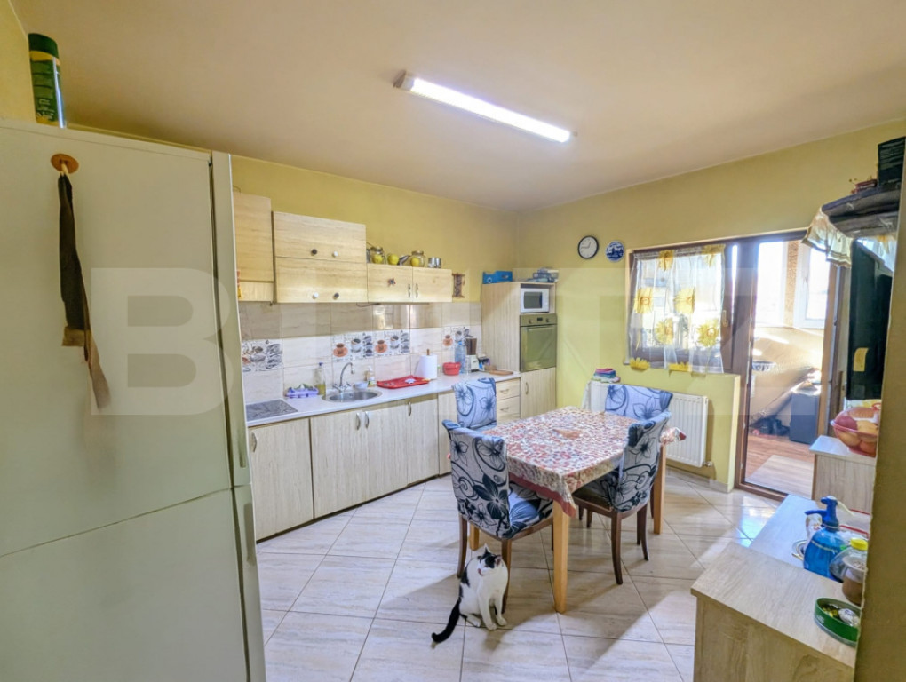 Casa spatioasa 190 mp utili, teren generos