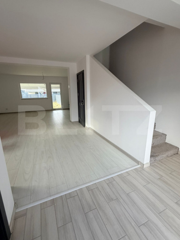 Casa parter cu priveliste spre munte,singur in curte