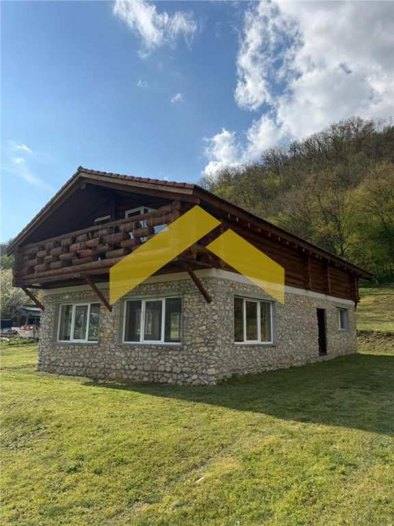 Cabana din piatra de codru si busteni pe Clisura Dunarii, Ca