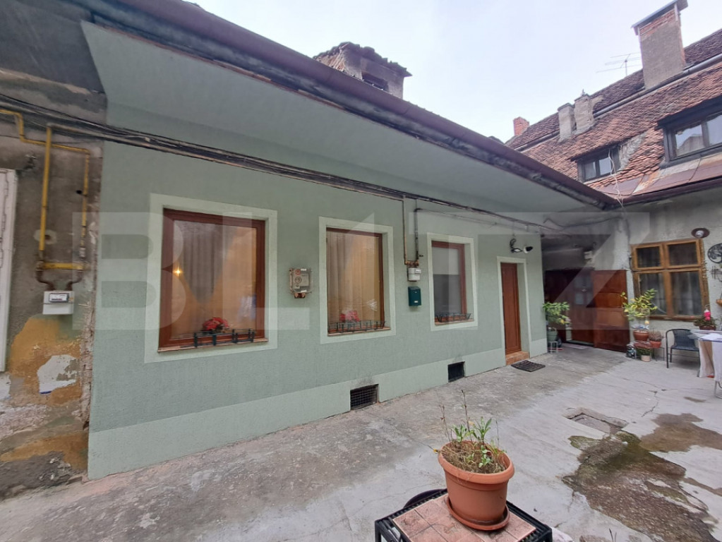 Studio nou renovat, în Centrul Istoric al Brașovului – i