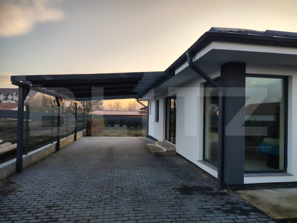 Casa semifinisată individuală 120 mp utili, teren 805 mp,
