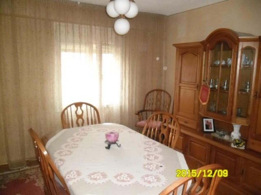 Apartament 4 camere transformat in 3 zona Micalaca-ID:34744