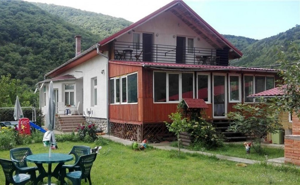Pensiune 4* in Baile Herculane, investitie turism