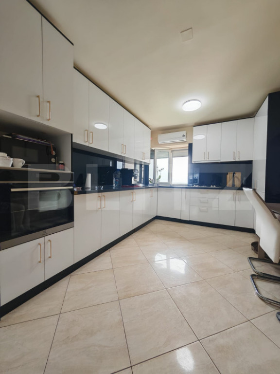 Apartament 3 camere, 65mp, priveliste fantastica, zona Turis