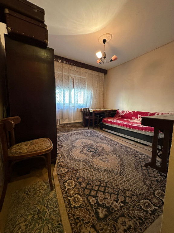 - Spatios! Apartament 2 camere, Independentei, etaj 3.