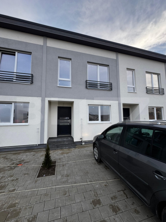Casă înșiruită cu 3 camere, zona Ampoi 3