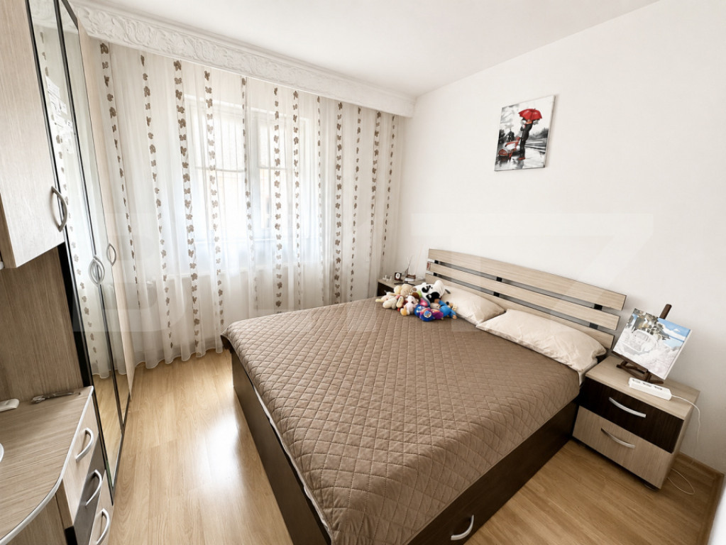 Apartament cu 2 camere, baie cu geam, etaj 3, zona Cetate