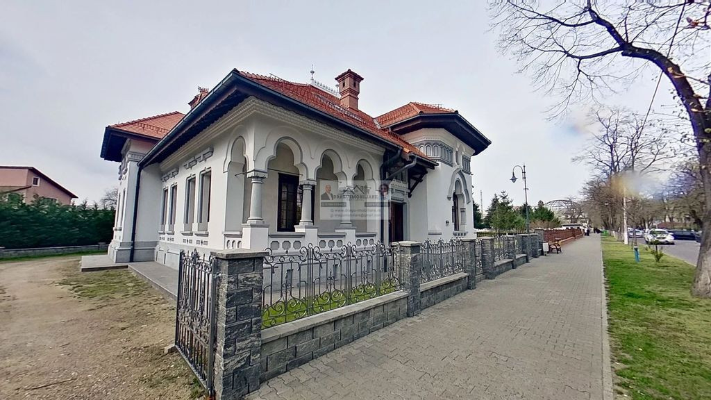 Vila Magnifica Tecuci - Splendoare Arhitecturală și Lux...