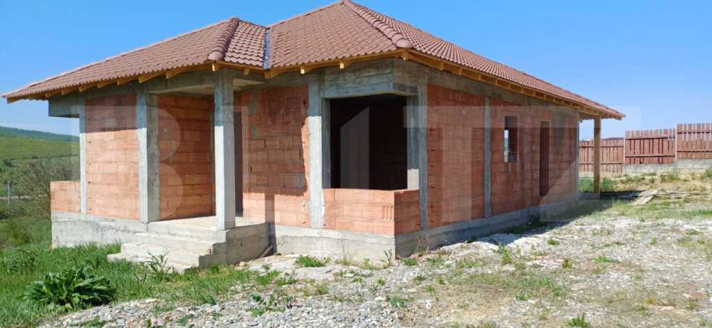 Casă la roșu 4 camere, 105 mp, 5 ari teren, zona Sigmir