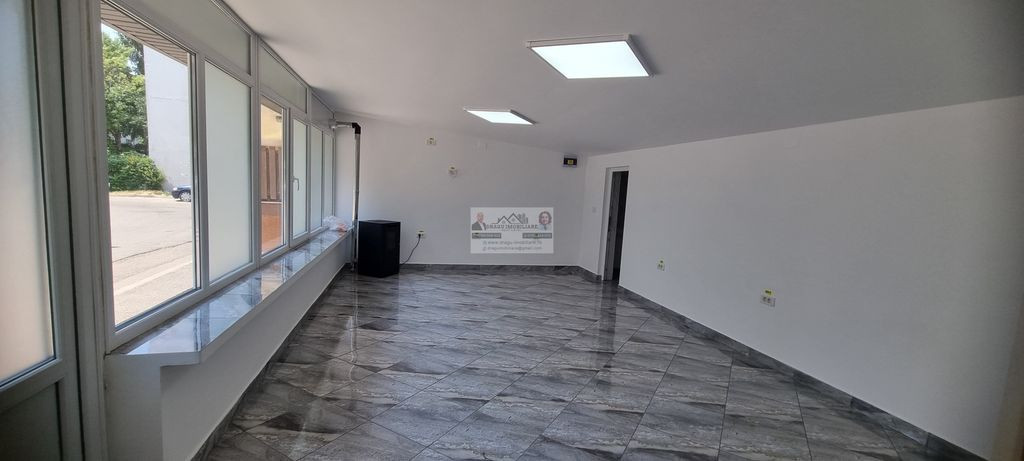 Spațiu comercial stradal – 65 mp, vizibilitate excelen...