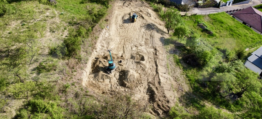 Vând teren 2100 mp, Corunca – zonă superbă cu vedere pa