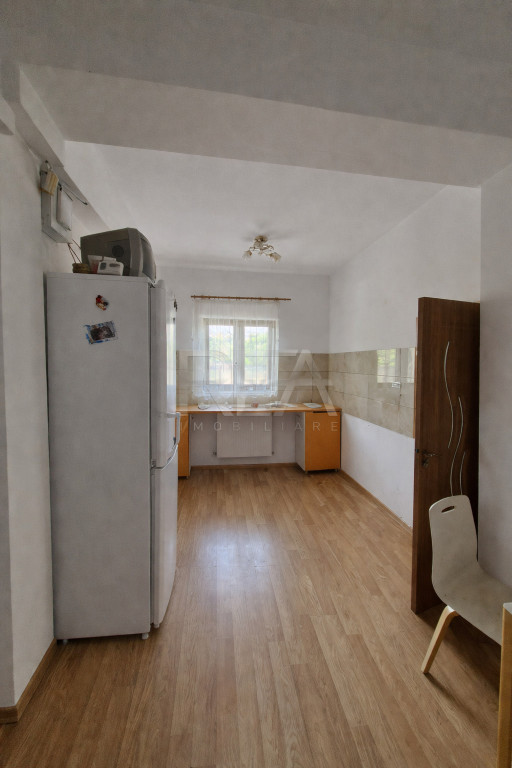 Vilă 7 camere Sălăjan, centrală, an 2020, 281 mp