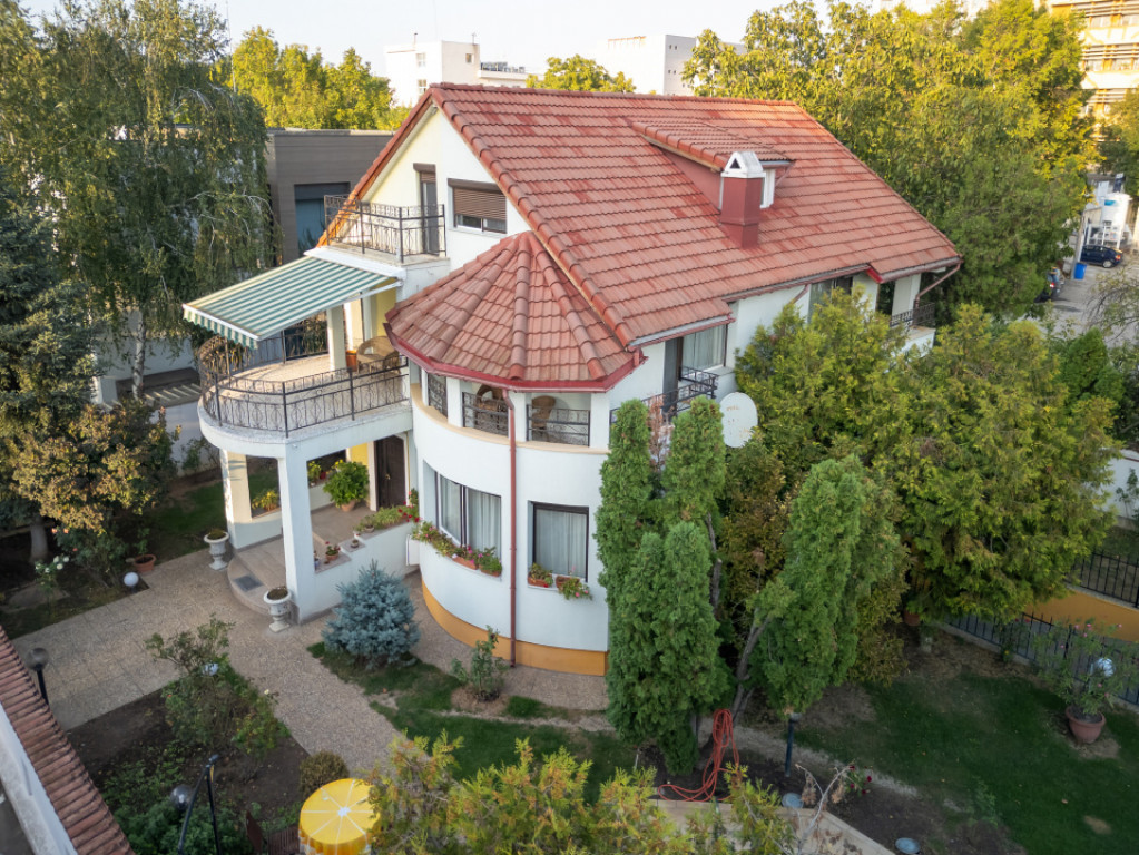 Vilă individuală cu piscină încălzită & wellness Erou