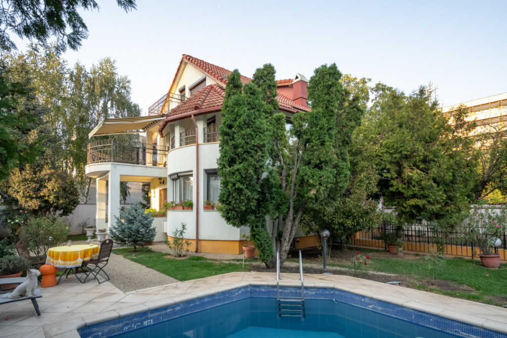 Vilă individuală cu piscină încălzită & wellness | Ero