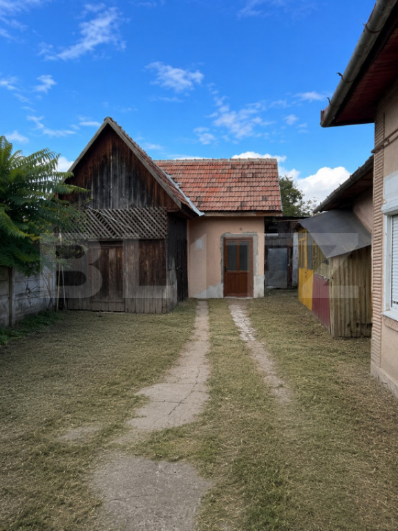 Casă de vânzare, 105.50 mp, teren 483 mp, zona Centru