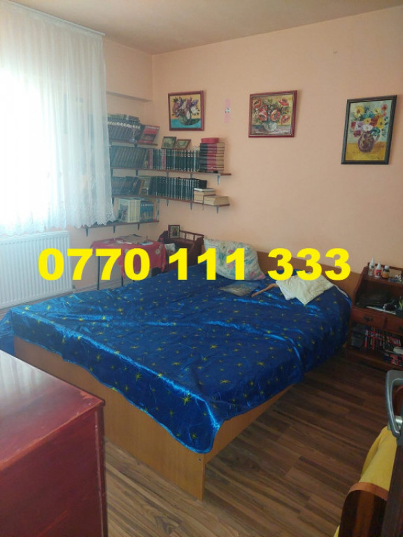 - Apartament 3 camere decomandat, zona Vidin.