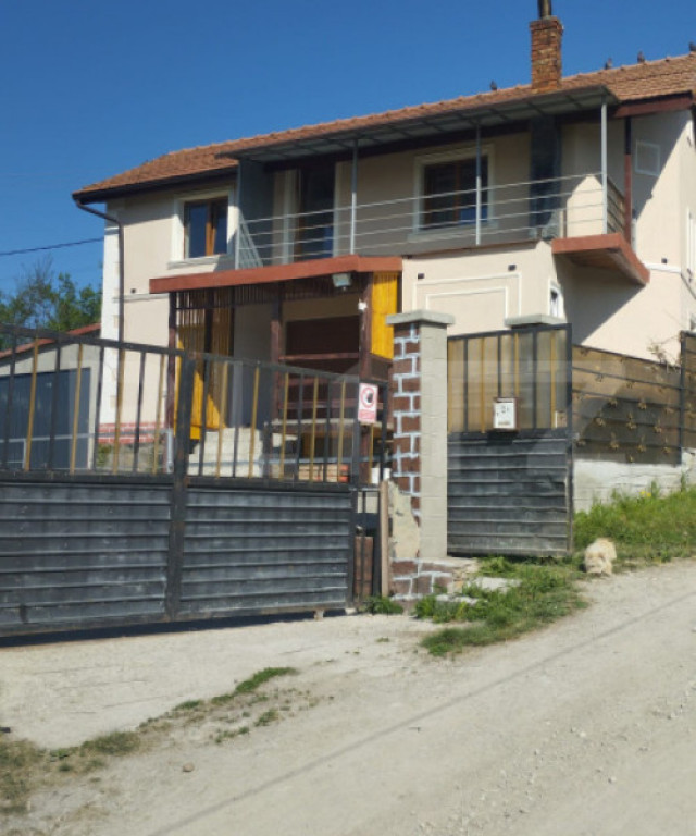 Casă individuală aproape de Castelul Banffy, Răscruci