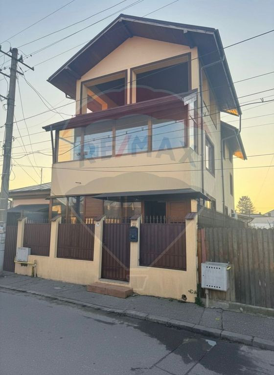 Casă / Vilă cu 5 camere de vânzare în zona Dorobantul