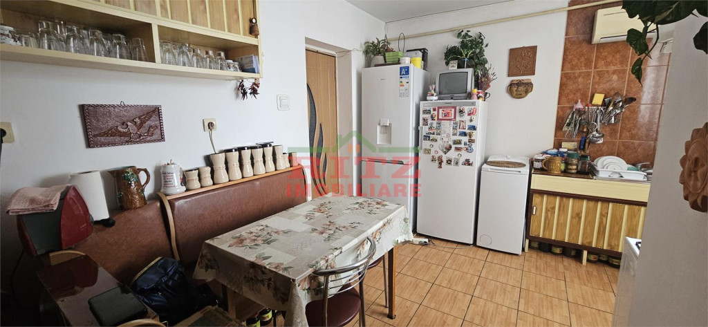 APARTAMENT CU 3 CAMERE,CENTRU !!!!