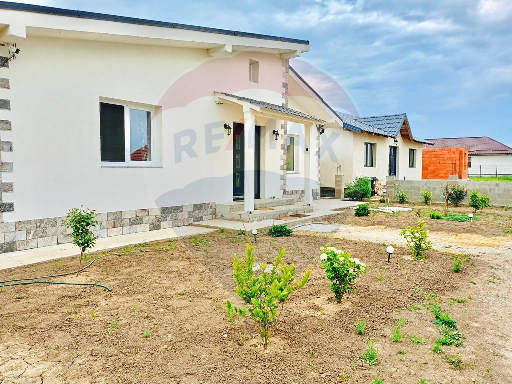Casă / Vilă cu 4 camere de vânzare