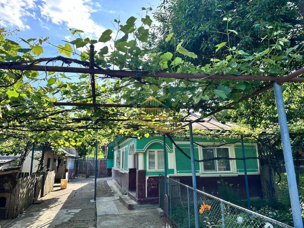 Apartament 2 camere de vanzare in Bacau strada Trandafirilor