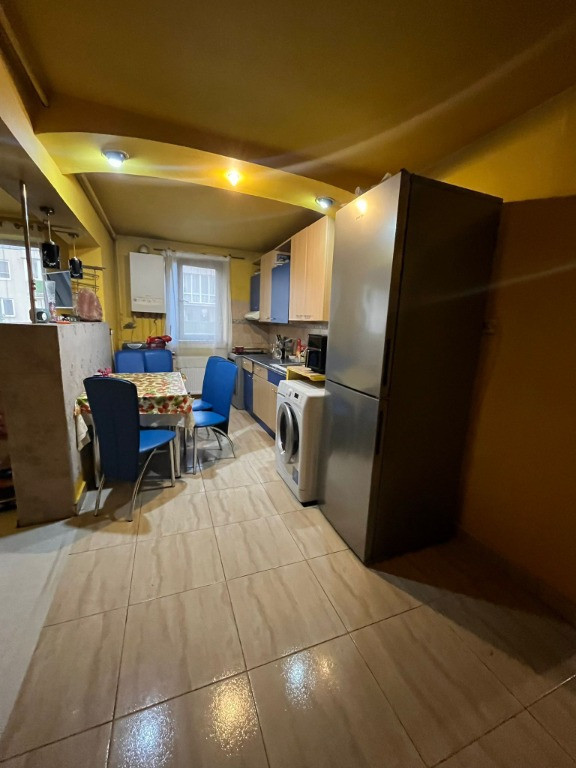 Apartament 3 camere et 3, Plopilor
