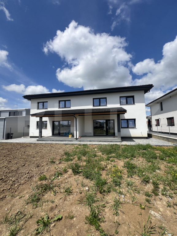 Duplex 4 camere, Subcetate Bistrita, acces in curte din 2 f