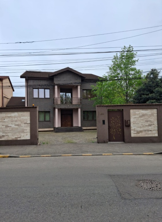 Vila cocheta cu posibilitati de investitie multiple Tineretului