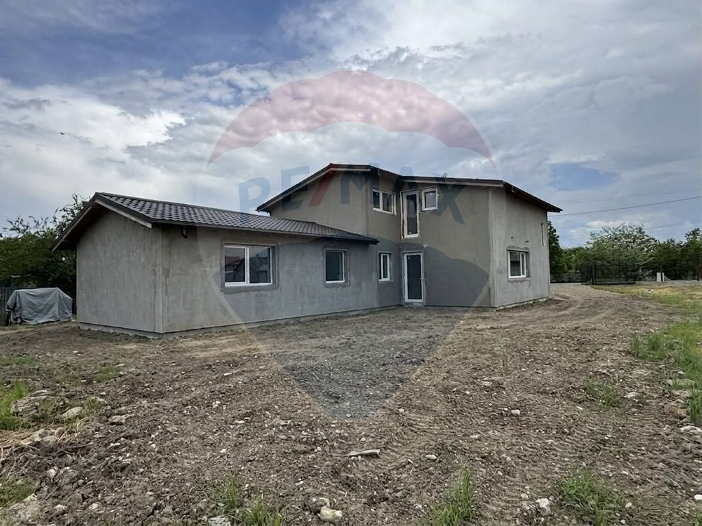 Casă / Vilă cu 6 camere de vânzare