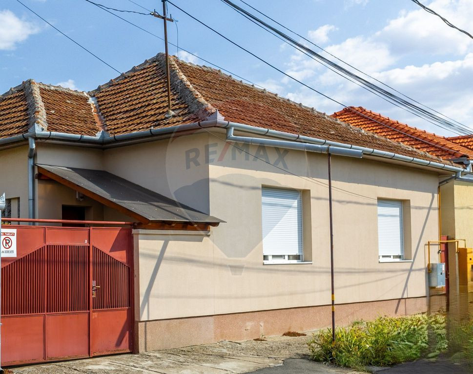 Proprietate speciala 1022 mp utili de vanzare pe Malul Mu...