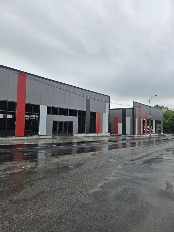 Hala ( 2 bucati ) 585 mp pretabil showrooms Popesti Leordeni