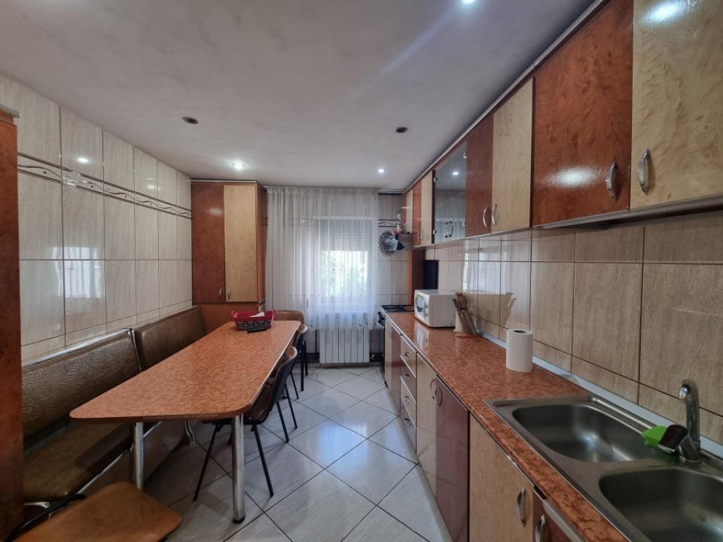 Neagoe Vodă- Ardealului- 3 camere decomandate-etaj 2-mobila