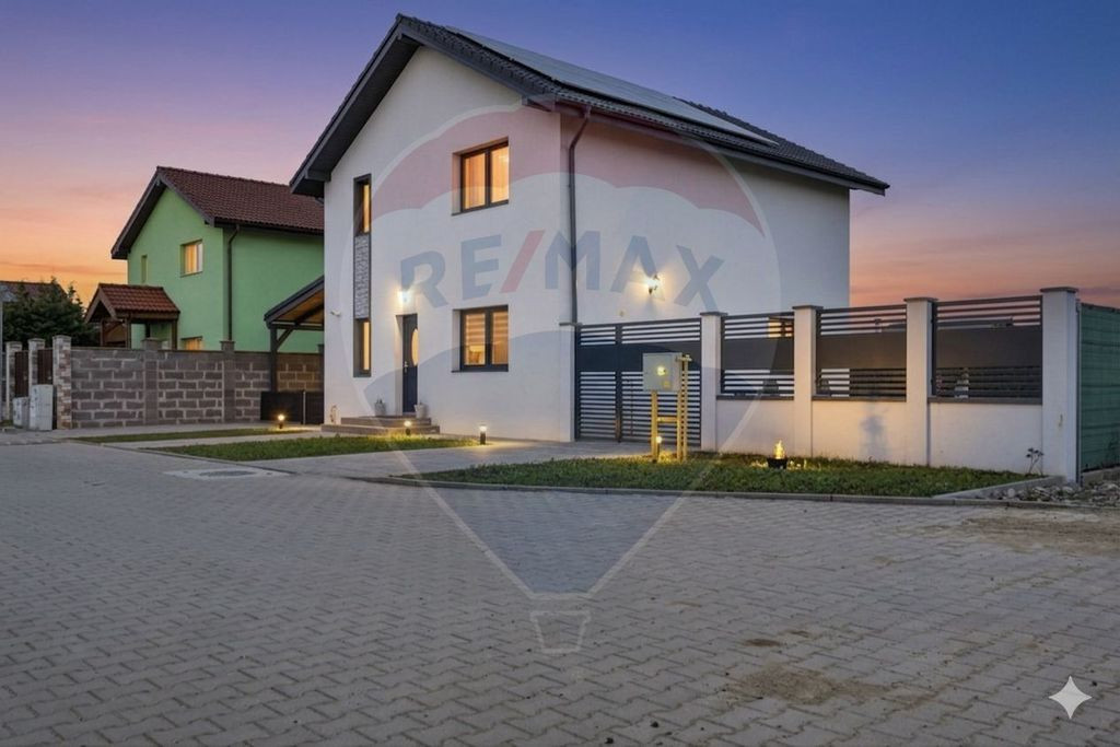 Casă la cheie cu teren 544 mp de vanzare in zona 6 Vanat...