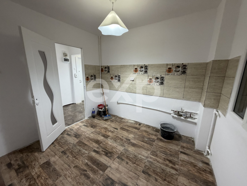 3 camere 68 mp 8 min metrou Titan bloc reabilitat centrala p