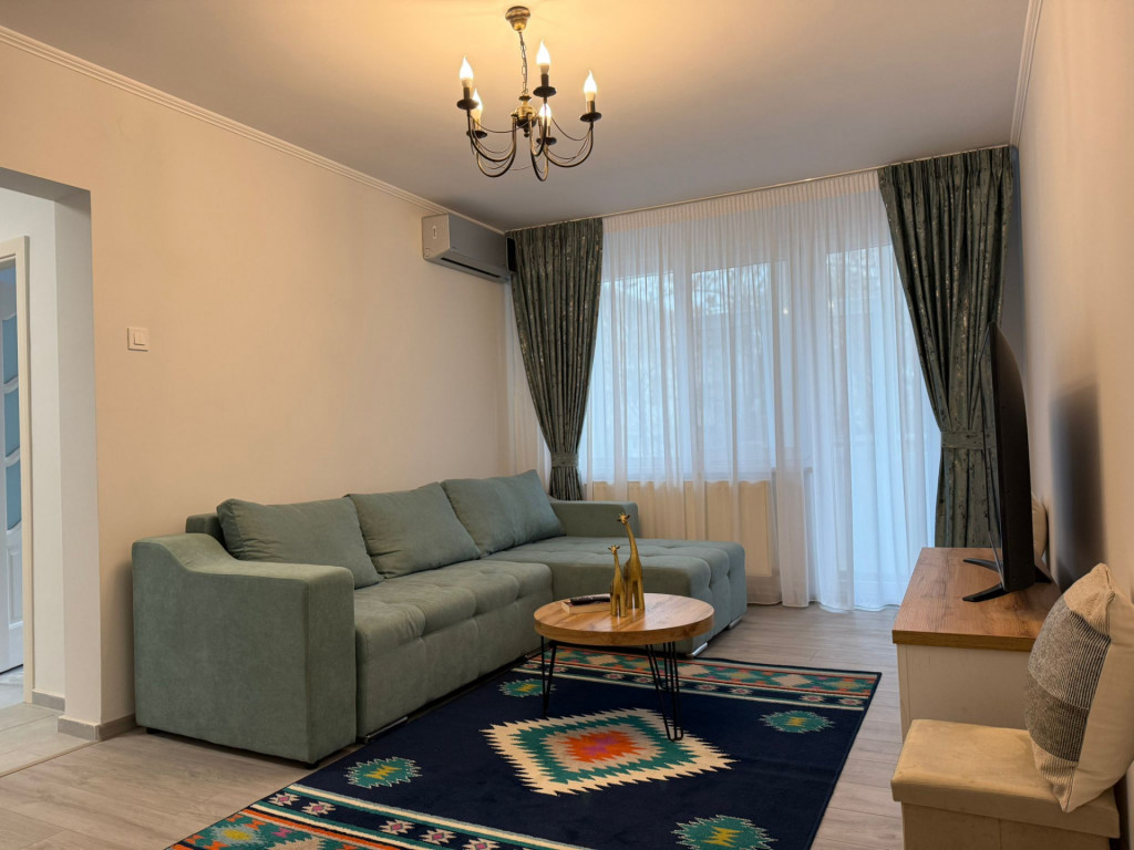 Apartament La Cheie, Etaj 1, Zona Independentei - H. Botev.