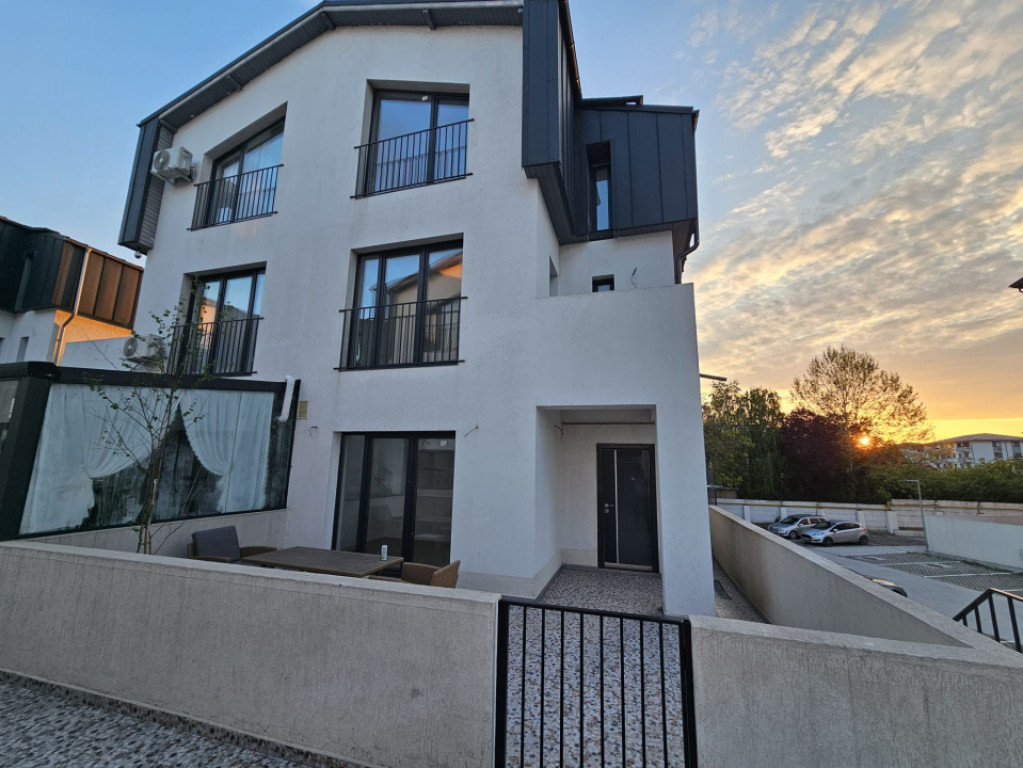 Super Vila în Chiajna , duplex 161 mp construiti , 2 garaje