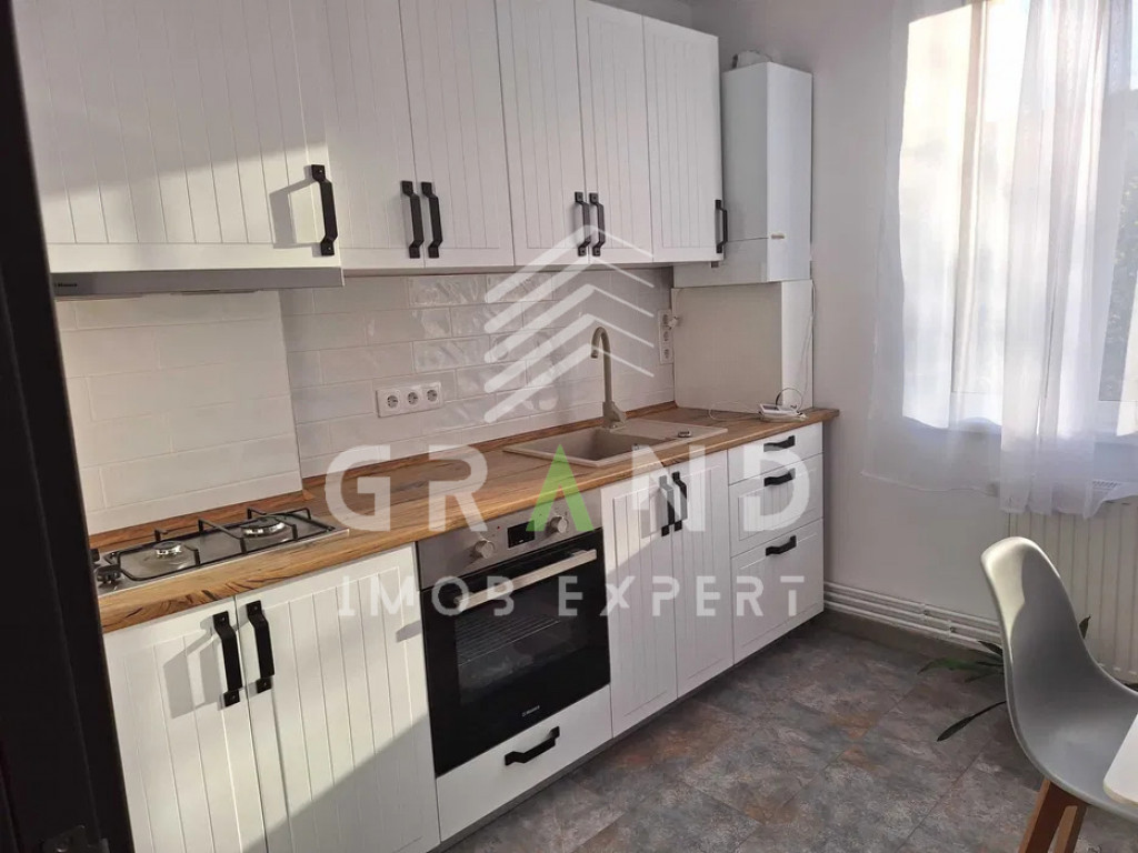 Apartament Renovat | 2 Camere semidecomandate | Balcon | Gar