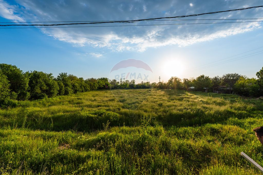 Teren intravilan 4.734 mp – Front 50 m, utilități la ...