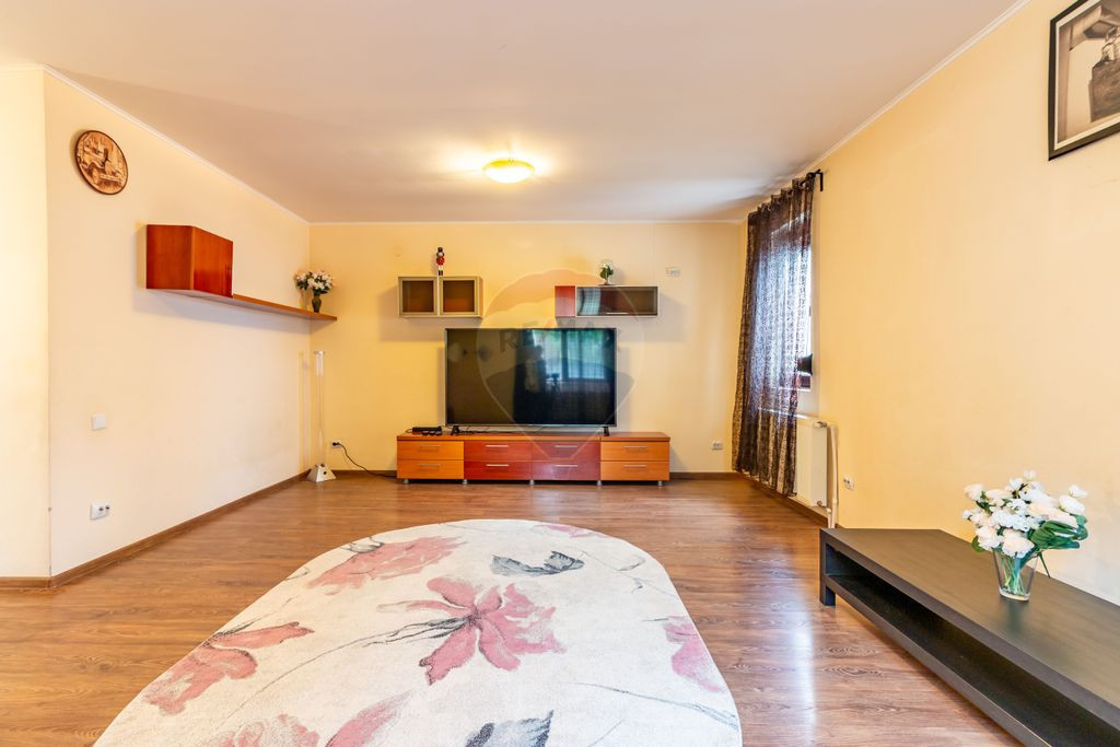 Casă / Vilă cu 4 camere de vânzare Dragomirești-Vale,...
