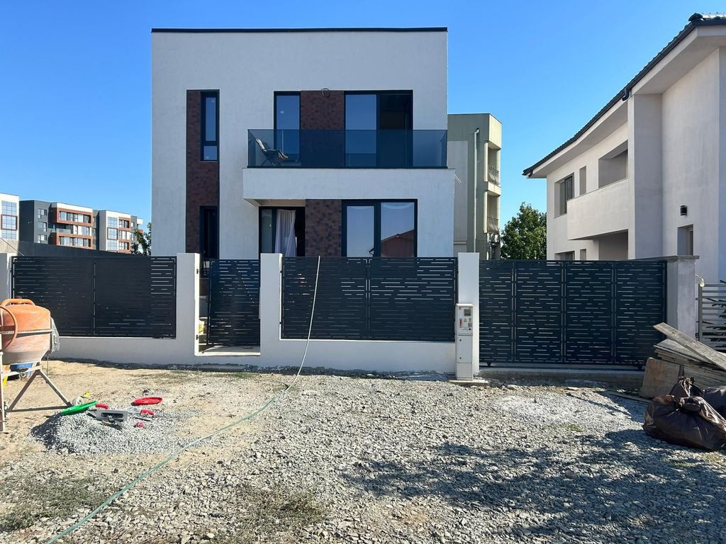 Casa de vanzare zona Carrefour